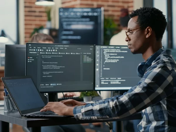 Software-dev-on-laptop